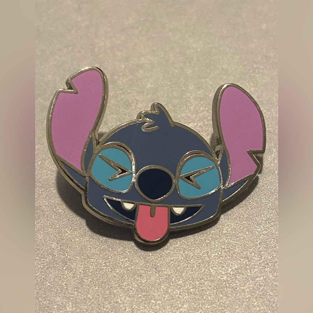 Disney Pins Emoji Blitz Lilo & Stitch Booster Sticking out Tongue Pin 2017 Trade